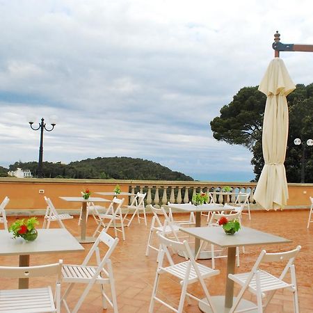 Hotel La Vedetta Ливорно Екстериор снимка