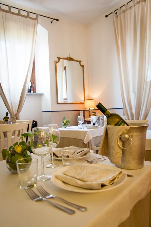 Hotel La Vedetta Ливорно Екстериор снимка