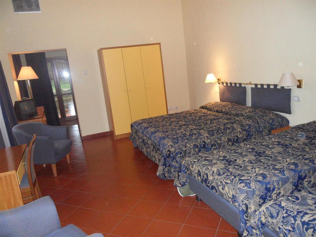 Hotel La Vedetta Ливорно Екстериор снимка