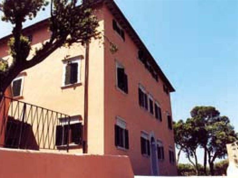 Hotel La Vedetta Ливорно Екстериор снимка