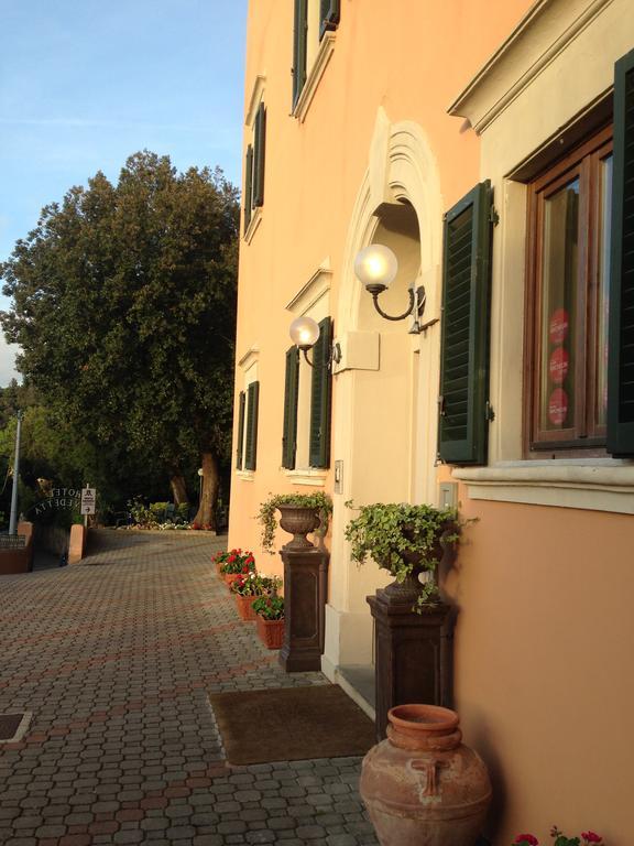 Hotel La Vedetta Ливорно Екстериор снимка
