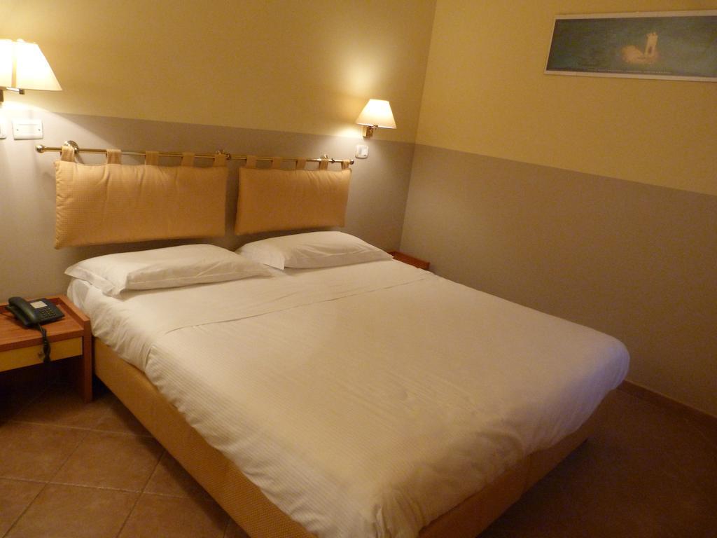 Hotel La Vedetta Ливорно Екстериор снимка