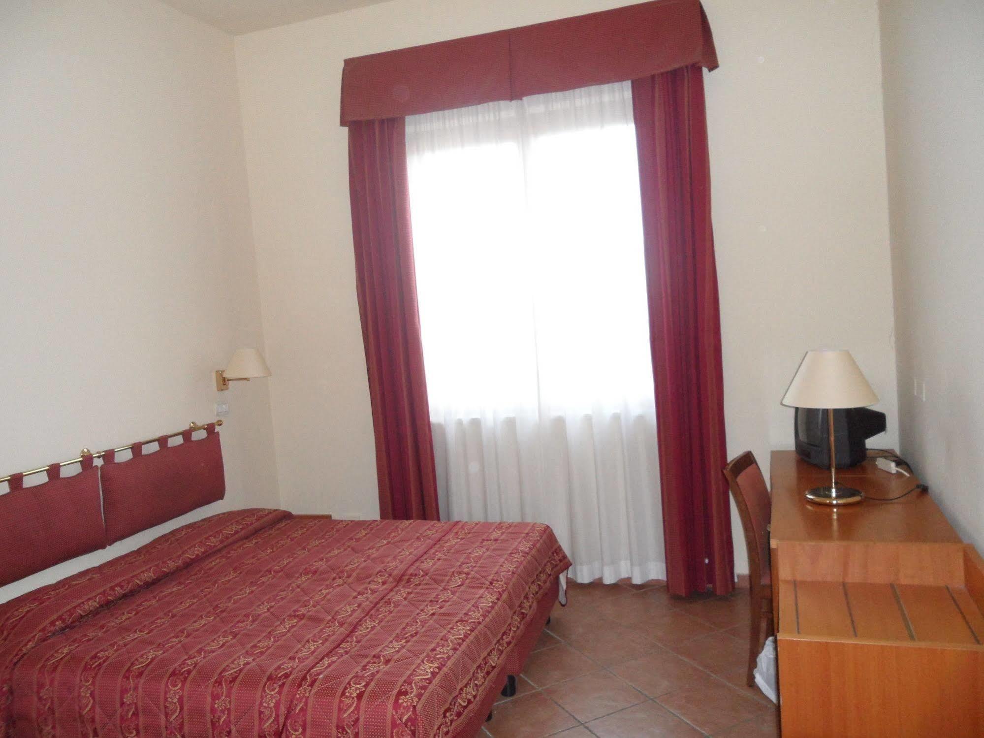 Hotel La Vedetta Ливорно Екстериор снимка