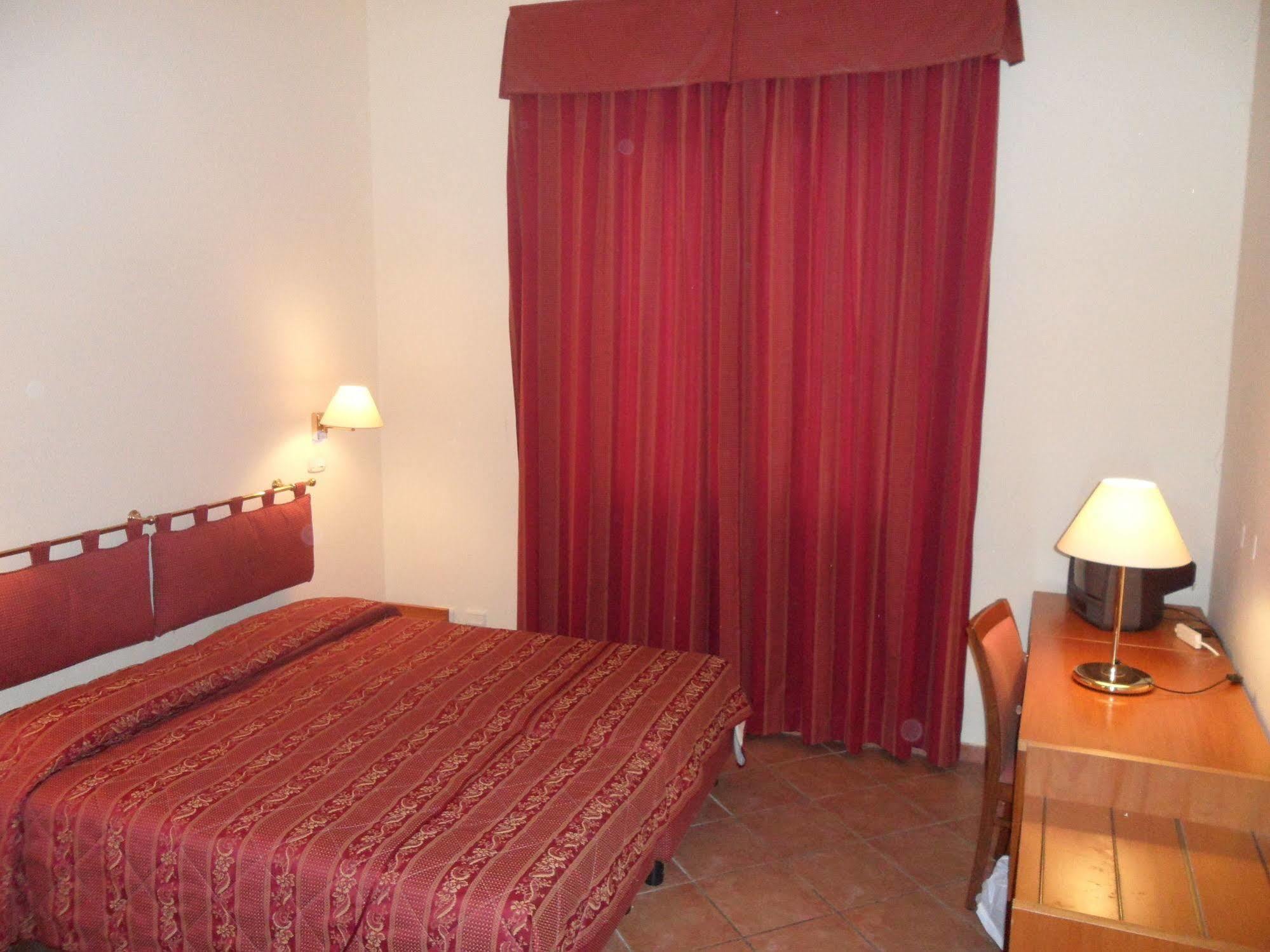 Hotel La Vedetta Ливорно Екстериор снимка
